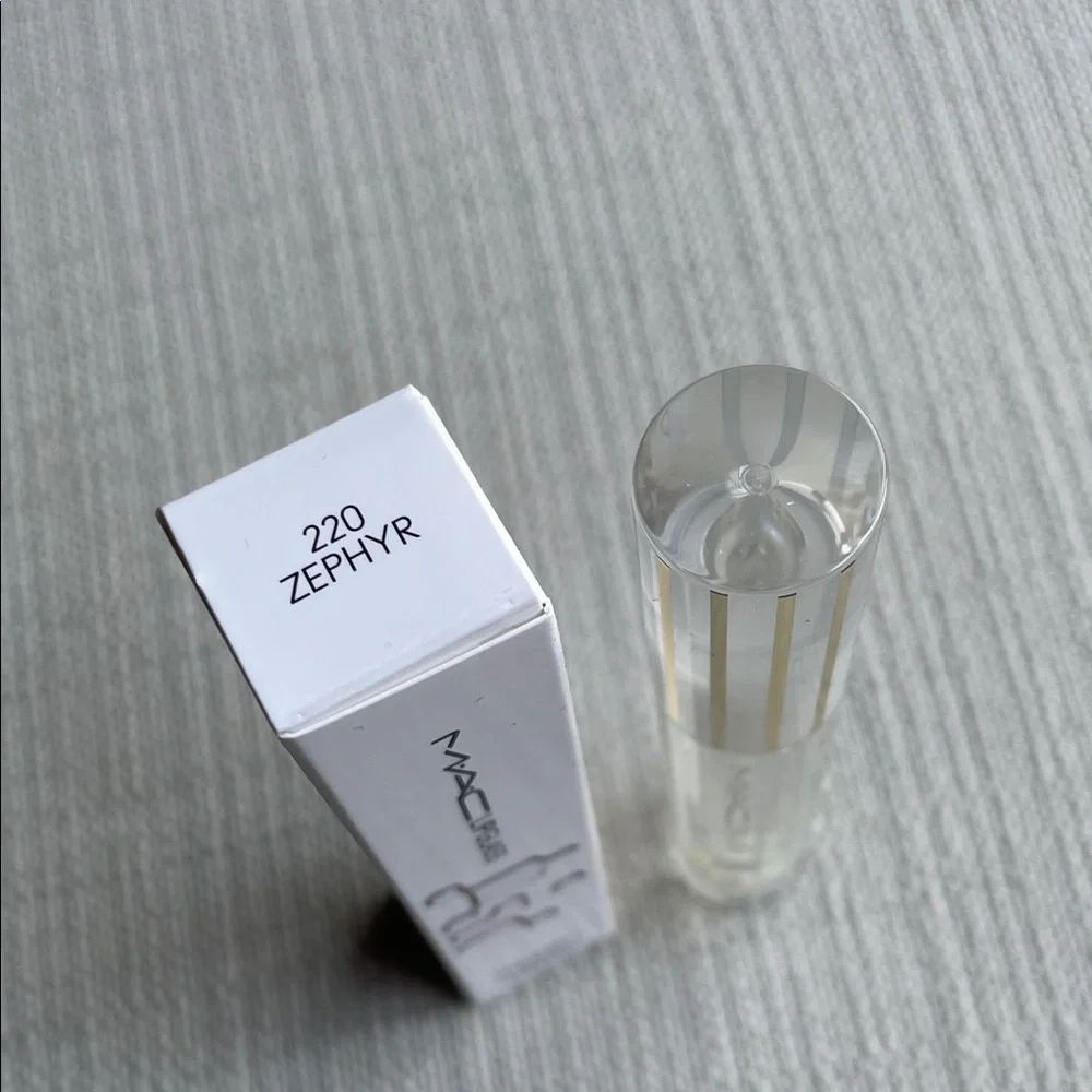 MAC Lipglass Air Non-Sticky Lipgloss - Zephyr